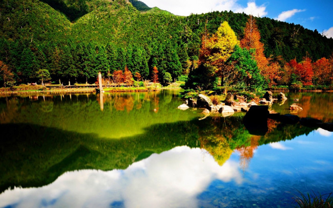 Обои картинки фото природа, реки, озера, озеро, камни, деревья, горы, осень