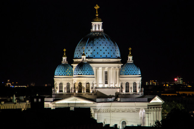 Обои картинки фото trinity cathedral - st,  petersburg, города, санкт-петербург,  петергоф , россия, простор