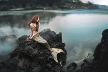 Картинка девушки -+креатив +косплей озеро вода скалы камни косплей русалка