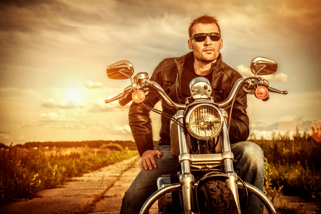 Обои картинки фото мужчины, unsort, очки, мотоцикл, парень