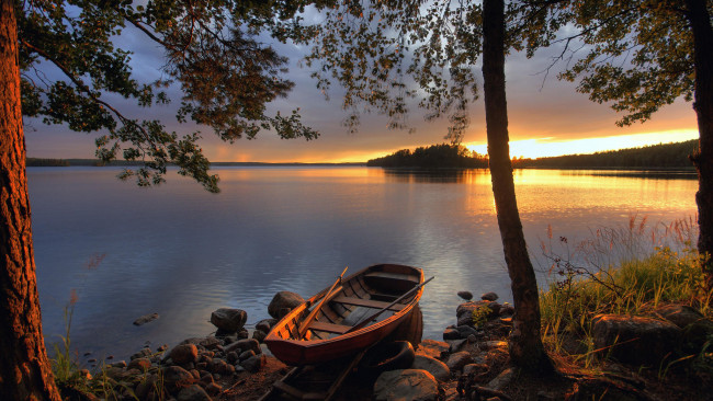 Обои картинки фото корабли, лодки,  шлюпки, лодка, озеро, закат, финляндия, деревья