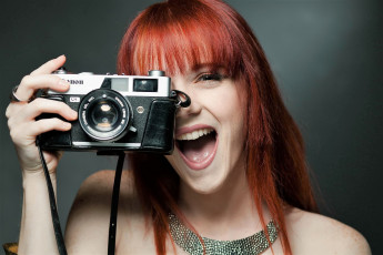 Картинка девушки -+лица +портреты рыжая лицо фотоаппарат