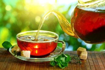 Картинка еда напитки Чай чайник мята стол заварка циновка кусочки сахар чай свет солнце