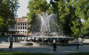 Картинка города -+фонтаны парк вода лето