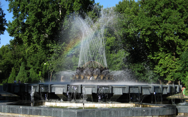 Обои картинки фото города, - фонтаны, радуга, вода, лето, струи