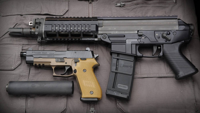 Обои картинки фото оружие, p220, пистолет, глушитель, sig, sauer, штурмовая, винтовка
