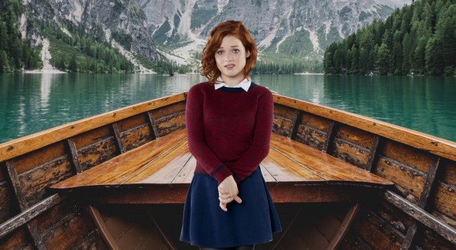 Обои картинки фото девушки, jane levy, актриса, рыжая, свитер, юбка, лодка
