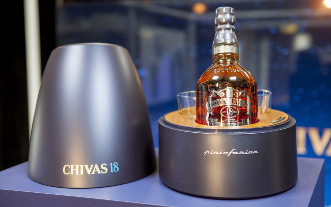 Обои картинки фото chivas regal, бренды, chivasregal, бутылка, алкоголь, бренд, виски