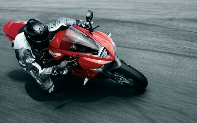 Обои картинки фото мотоциклы, triumph, поворот, наклон, мотоциклист, скорость, триумф