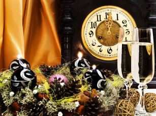 Картинка праздничные угощения часы композиция фужеры шампанское шишки