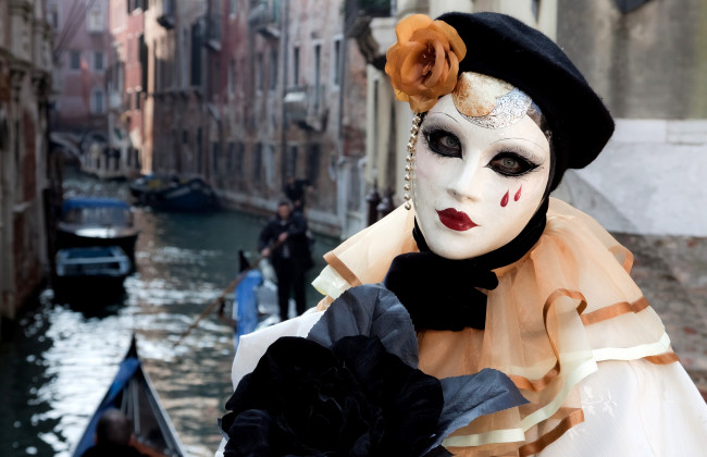 Обои картинки фото разное, маски, карнавальные, костюмы, слезы, канал, венеция, карнавал