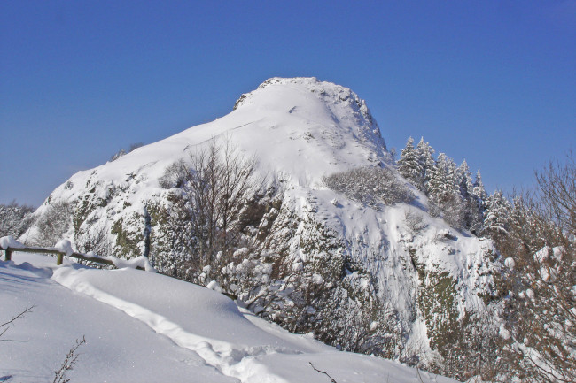 Обои картинки фото природа, зима, забор, вершина, снег