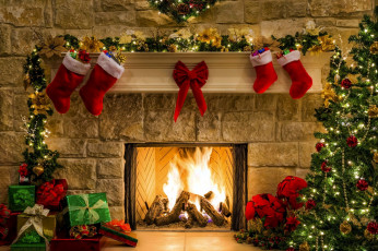 Картинка праздничные новогодний+очаг камин подарки елка гирлянды