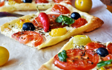 обоя еда, пицца, базилик, маслины, перец