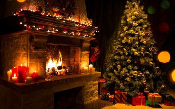 Картинка праздничные новогодний+очаг подарки елка огонь свечи