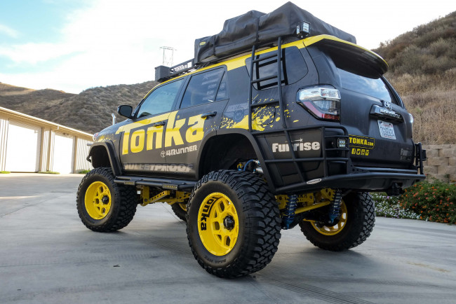 Обои картинки фото toyota tonka 4runner 2015, автомобили, toyota, внедорожник, tonka, 4runner, 2015