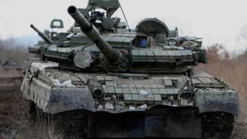 Картинка техника военная+техника т80 танк на открытом воздухе военные военная подготовка грязь