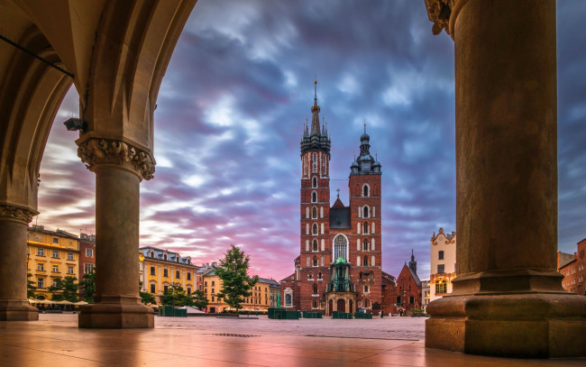 Обои картинки фото basilica of mary, central market, города, краков , польша, basilica, of, mary, central, market
