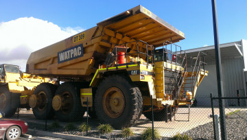 Картинка 2000+caterpillar+777d+mining+truck техника строительная+техника карьерный тяжелый самосвал