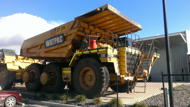 Обои картинки фото 2000 caterpillar 777d mining truck, техника, строительная техника, карьерный, тяжелый, самосвал