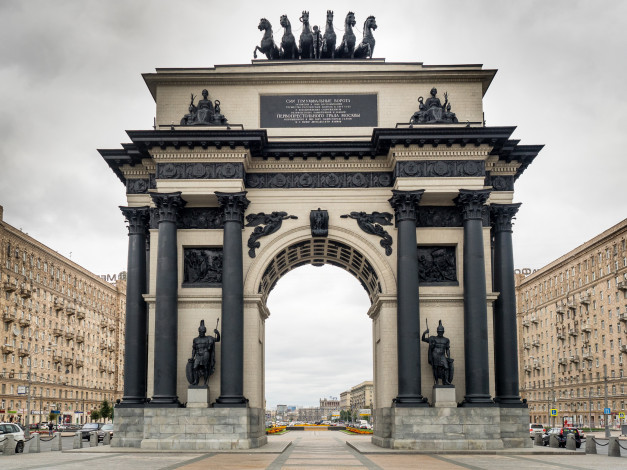 Обои картинки фото триумфальная арка, города, москва , россия, москва, триумфальная, арка, архитектор осип бове, кутузовский проспект, победа в отечественной войне 1812 года