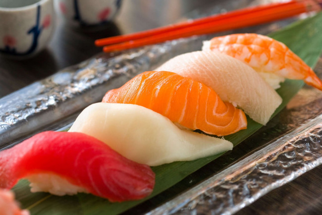 Обои картинки фото еда, рыба,  морепродукты,  суши,  роллы, рис, тунец, лосось, кухня, японская
