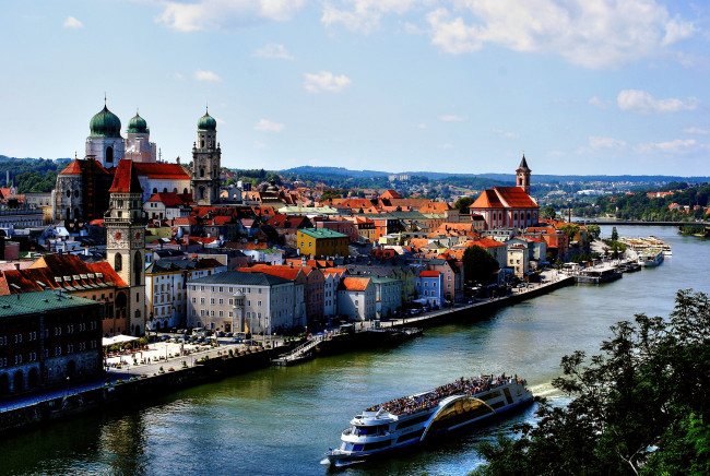 Обои картинки фото альштадт, германия, города, панорамы, купола, пароход, река, здания