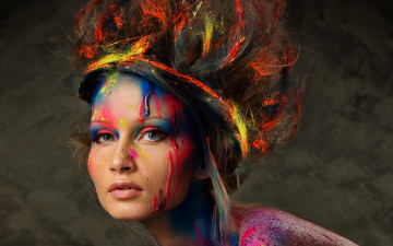 Картинка девушки -unsort+ креатив голубоглазая взгляд краски девушка шатенка