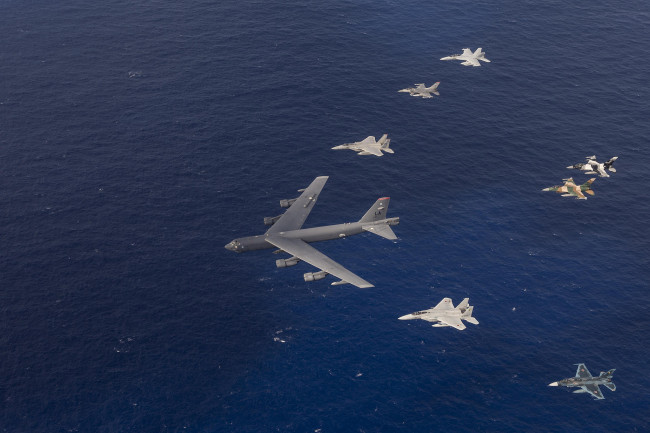 Обои картинки фото авиация, разные вместе, самолеты, полет, армия