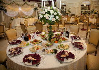 обоя еда, сервировка, стол, салаты, цветы, стулья