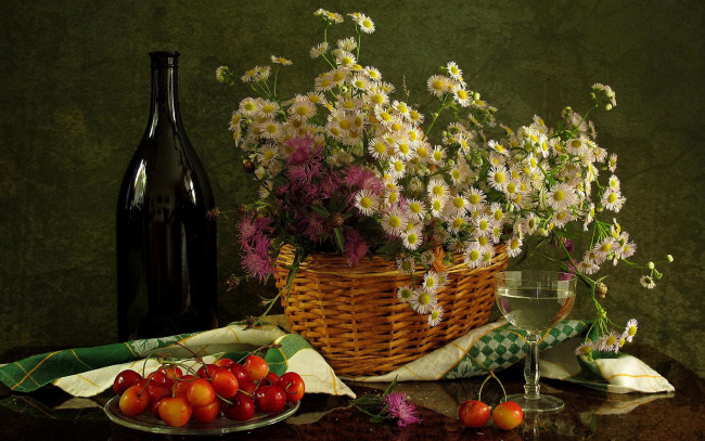 Обои картинки фото еда, натюрморт, вино, черешня, цветы, бокал, бутылка