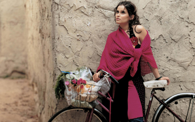 Обои картинки фото музыка, nelly, furtado, велосипед, шаль