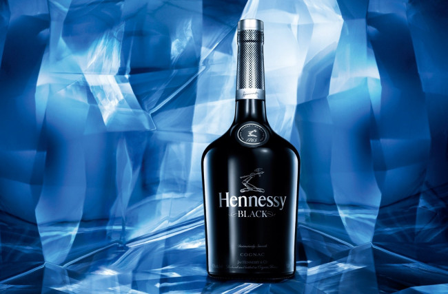 Обои картинки фото бренды, hennesy, черная, бутылка