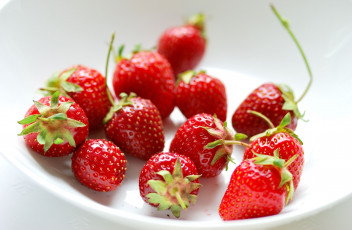 Картинка еда клубника земляника тарелка витамины ягода