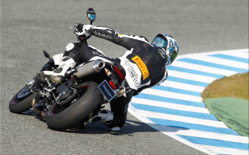 Картинка спорт мотоспорт motorcycle triple r street triumph трек гонка