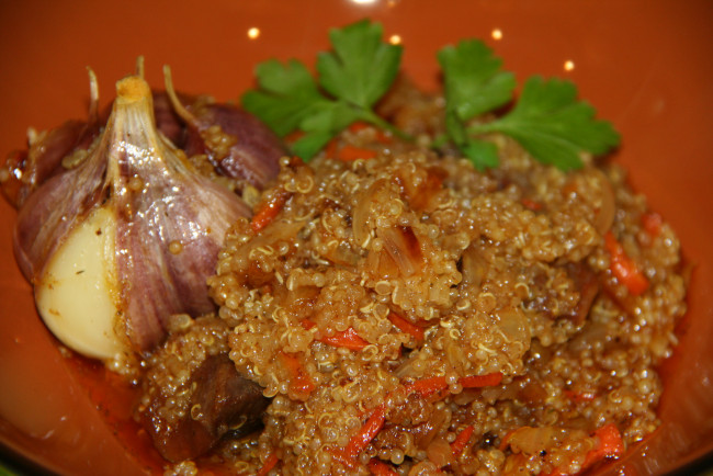 Обои картинки фото еда, вторые, блюда, плов, рис, чеснок, мясо, морковь, узбекская, кухня