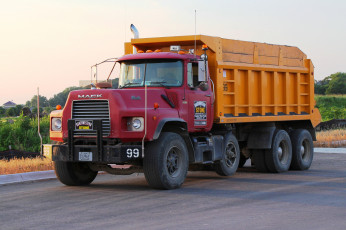 обоя dm model mack truck, автомобили, mack, сша, грузовики, тяжелые, inc, trucks