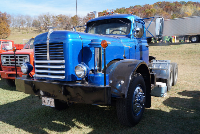 Обои картинки фото 1966 hendrickson model b, автомобили, грузовики, тяжёлый, грузовик, седельный, тягач