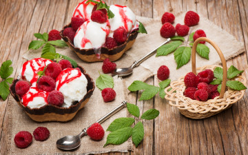Картинка еда мороженое +десерты ложки листочки малина ягоды десерт