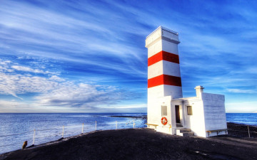Картинка природа маяки облака день море маяк спасательный круг ограждение небо