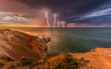 Картинка природа молния +гроза скалы волны берег австралия
