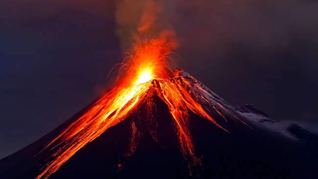 Обои картинки фото природа, стихия, lava, лава, eruption, fantastic, volcano, извержение, вулкан, sky, landsсape, mountains