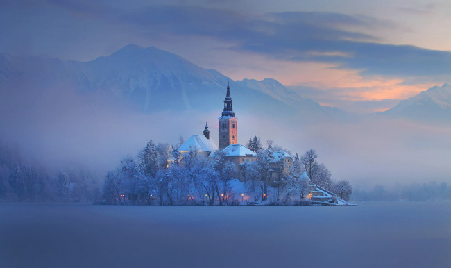 Обои картинки фото города, - православные церкви,  монастыри, церковь, зима, дома, туман, остров, горы, озеро, блед, словения