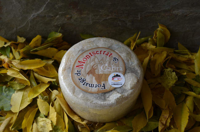 Обои картинки фото formatge de montserrat, еда, сырные изделия, сыр