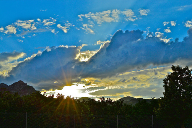 Обои картинки фото природа, восходы, закаты, небо, лучи, облака, солнце, восход