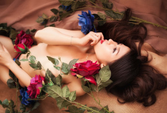 Картинка девушки -unsort+ азиатки девушка цветы поза