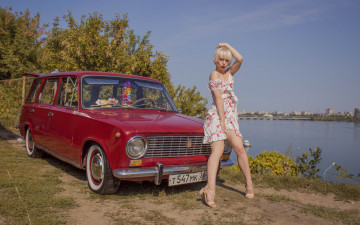Картинка автомобили -авто+с+девушками lada 2102
