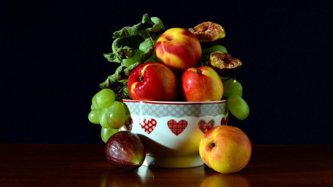 Обои картинки фото еда, фрукты,  ягоды, нектарины, инжир, виноград