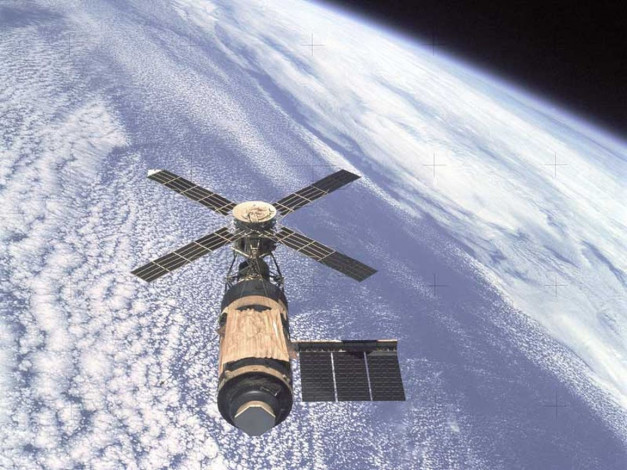 Обои картинки фото скайлэб, над, землей, космос, космические, корабли, станции