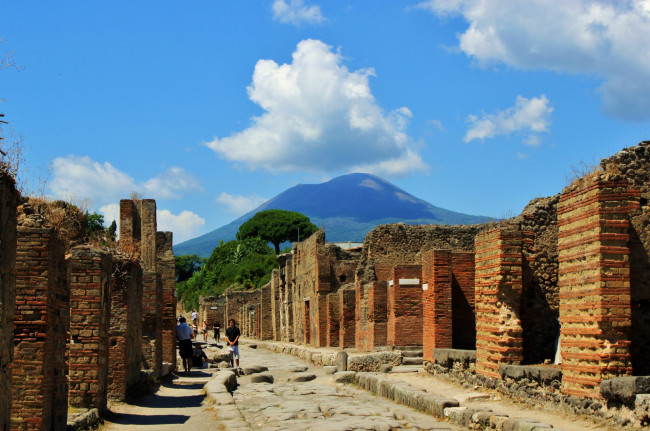 Обои картинки фото pompei, and, vesuvius, volcano, города, исторические, архитектурные, памятники, помпеи